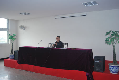 滬工董事長楊猛在第二屆職工運(yùn)動會會前動員大會上講話