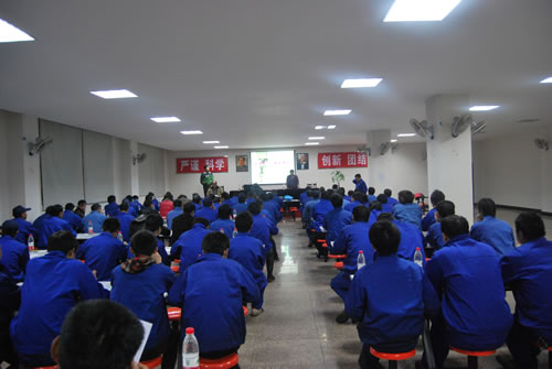 上海滬工閥門(mén)廠(chǎng)機(jī)械操作準(zhǔn)備工(上崗)培訓(xùn)班開(kāi)課