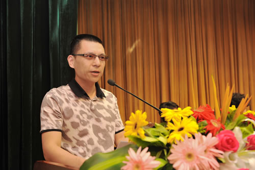 上海滬工閥門廠(集團(tuán))有限公司董事長楊猛在大會上作報告發(fā)言