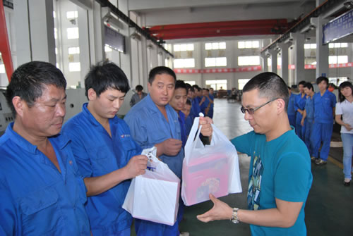 �����hί��ӛ�������L(zh��ng)����ο���������a(ch��n)һ���T��