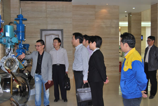 �ζ��^�^ί���M���������Lɳ������I��ͬ־���^����һ�ǮaƷչʾ�d