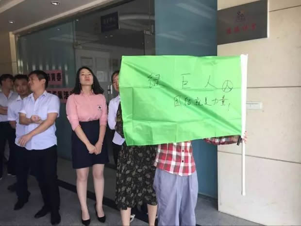 �Ϻ������y�T�S���ľ������P�ഺ���|��չ��ӣ��D4��