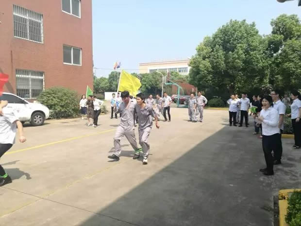 �Ϻ������y�T�S���ľ������P�ഺ���|��չ��ӣ��D10��