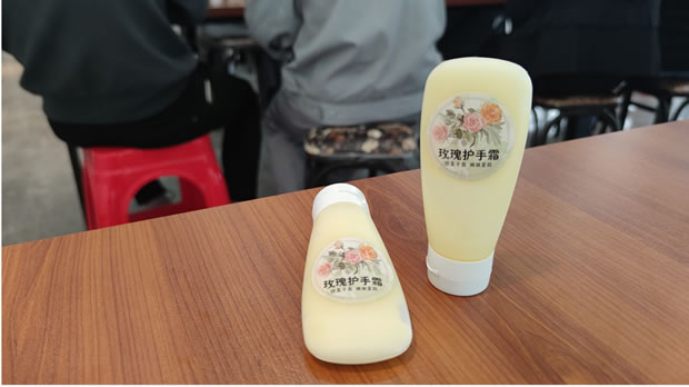 華亭鎮(zhèn)總工會(huì)活動(dòng)進(jìn)企項(xiàng)目之金秋十月護(hù)手霜DIY活動(dòng)(圖5)